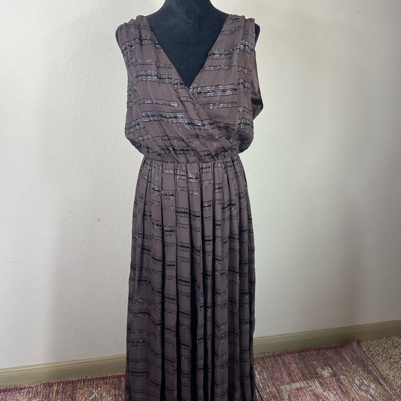 Alice & Olivia Plunge Maxi Dress Brown Silk Size Large - Picture 7 of 7